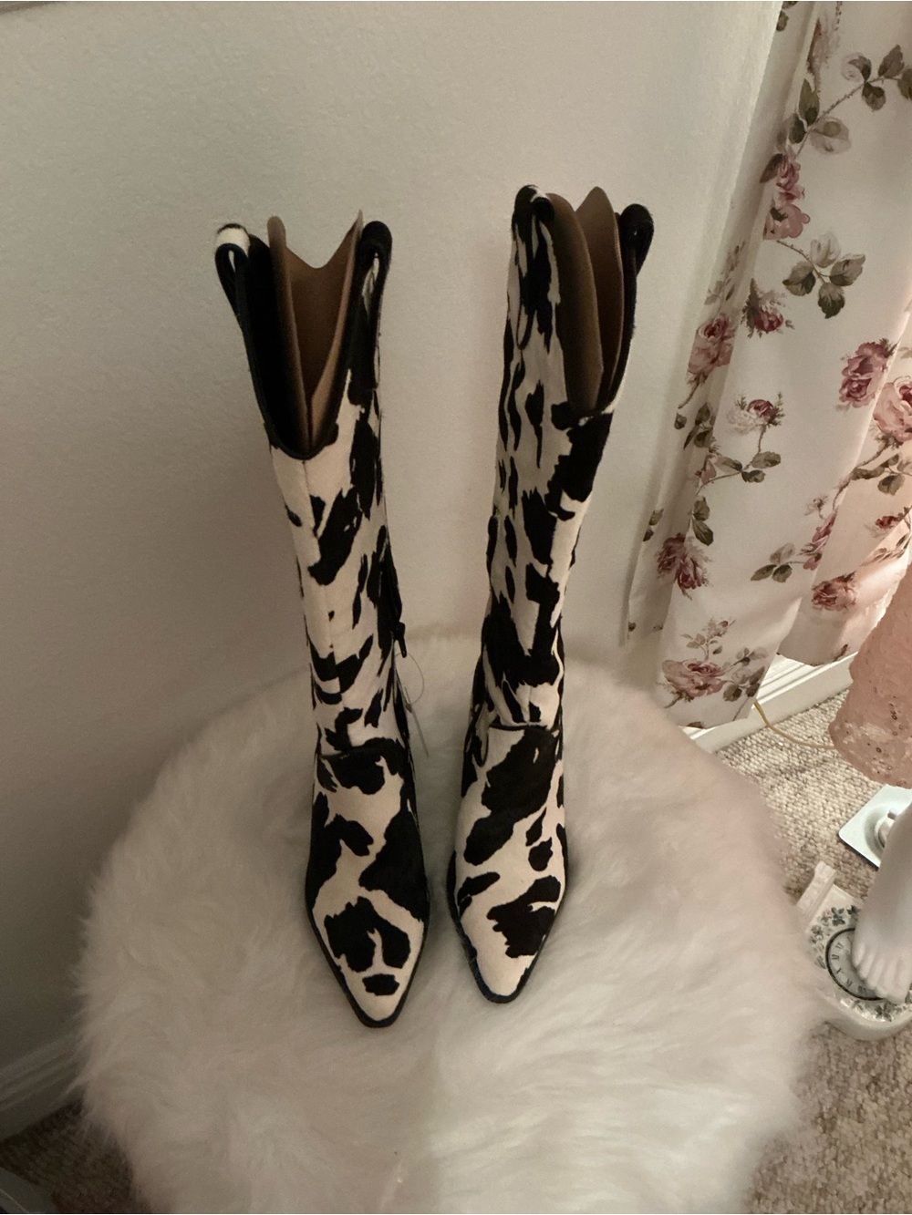 Cow Print Knee-High Pointed Toe Women's Boots - Black & White